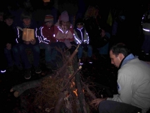 Lagerfeuer_mit_Friedenslicht_entz__ndet