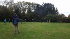 Gruppenstunde auf dem Pfarrsportplatz